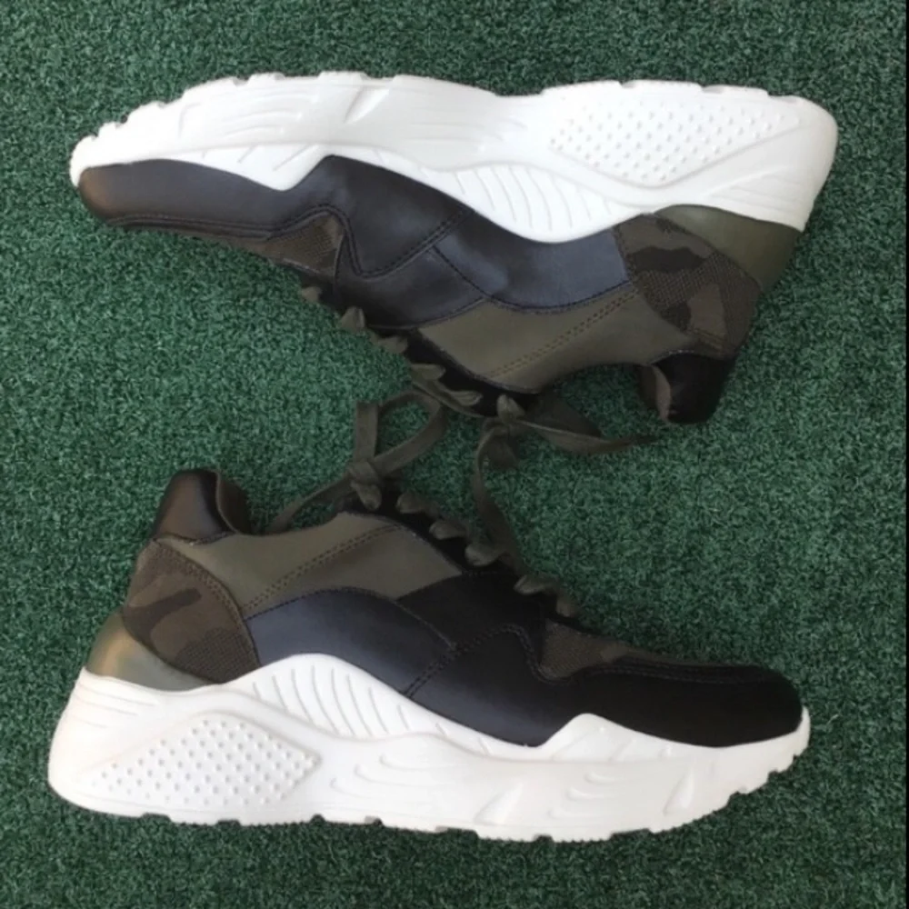 NWT Steve Madden Reverse Leather Camo Sneaker 8.5 - Picture 11 of 13